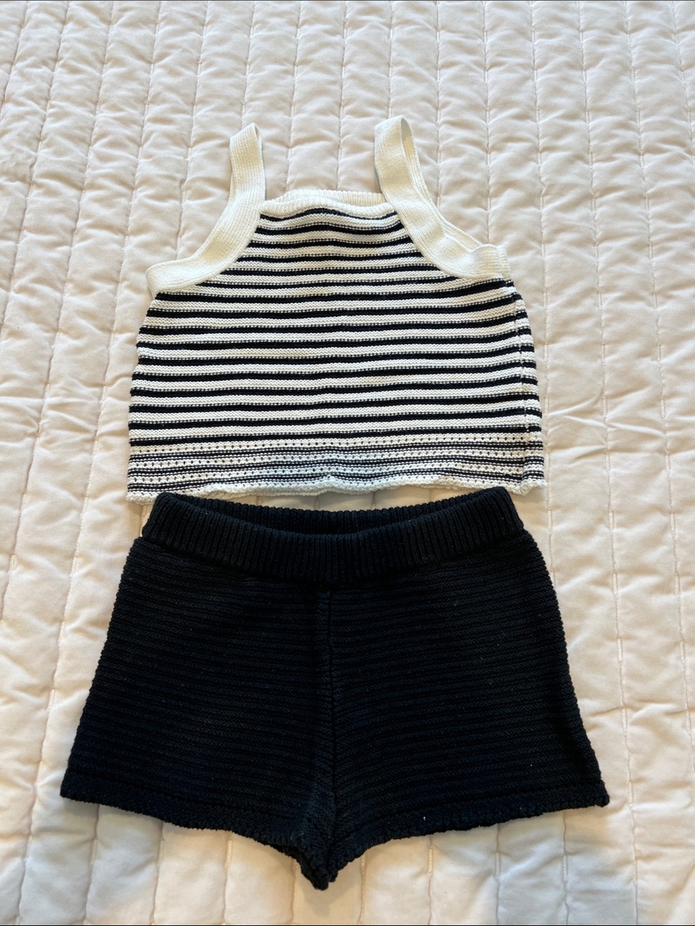 🐞 Cat & Jack Black Knit Too and Shorts Set - Size 6/7 🐞
